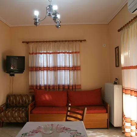 Platanos Guest house Levidhion