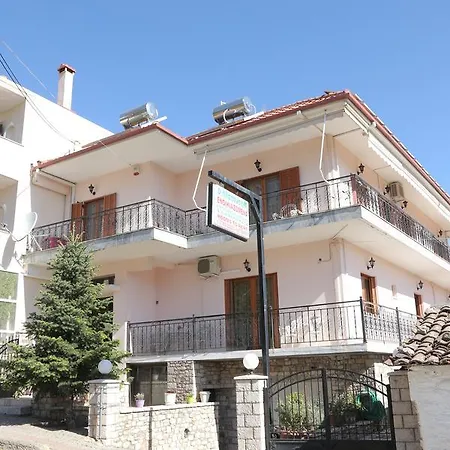 Platanos Guest house Levidhion