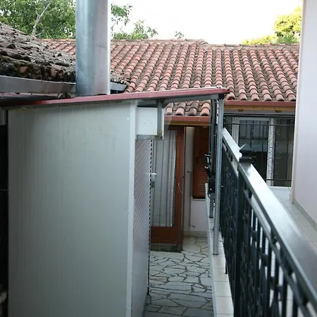 Platanos Guest house Levidhion