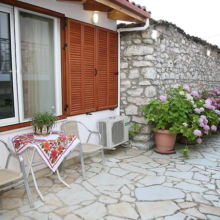 Platanos Guest house *